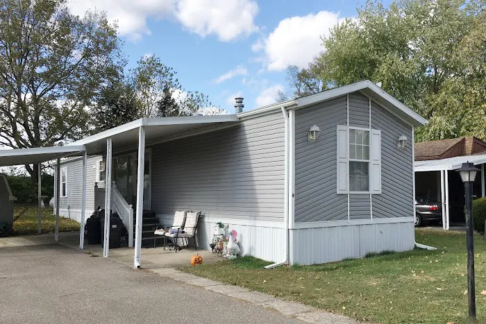 Candlelight Pointe Mobile Home Park Picture 7