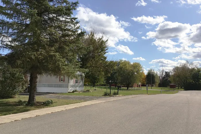 Candlelight Pointe Mobile Home Park Picture 6