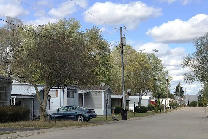 Candlelight Pointe Mobile Home Park Picture 3