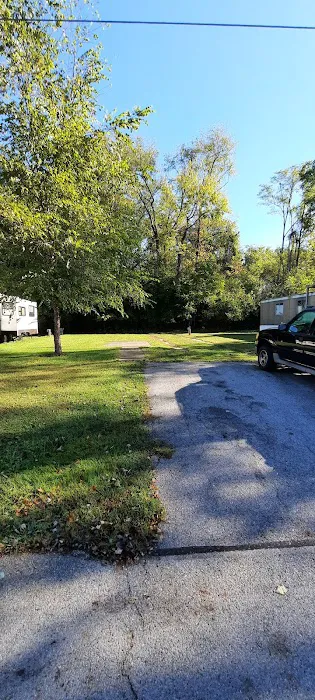 H&S Mobile Home Park & Campground Picture 4