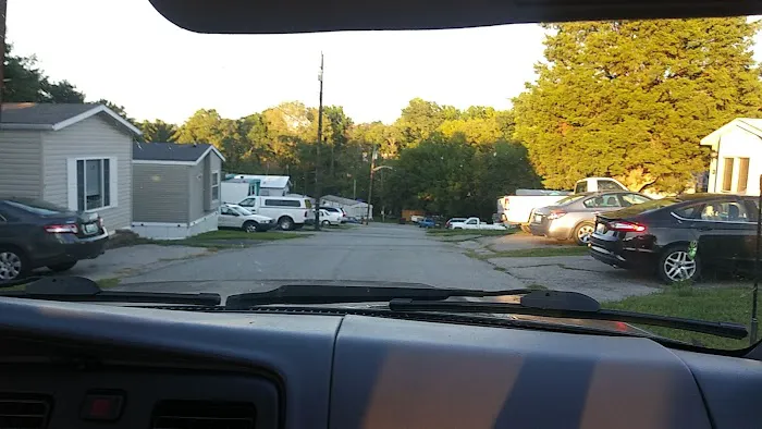 Cardinal Mobile Home Park Picture 3