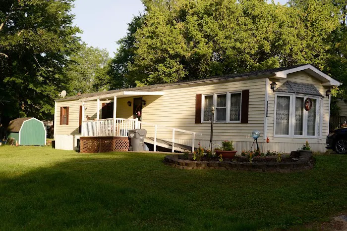 Campbell Pointe Mobile Home Park Picture 3