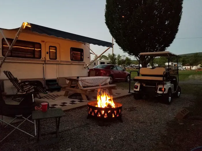 Mountain Pines Campground Picture 3