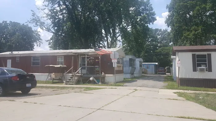 Pelham Mobile Home Park Picture 2
