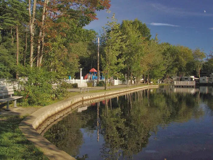 Paradise Park Resort Campground Picture 6
