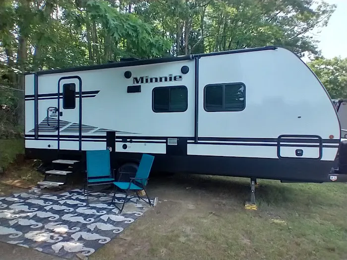 Ne're Beach Family Campground Picture 10