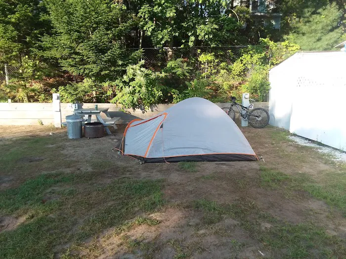 Ne're Beach Family Campground Picture 5