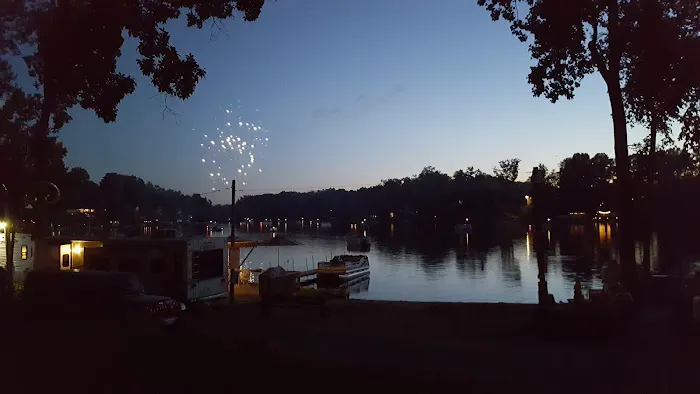 Selkirk lake Mobile-Park and Campground Picture 2