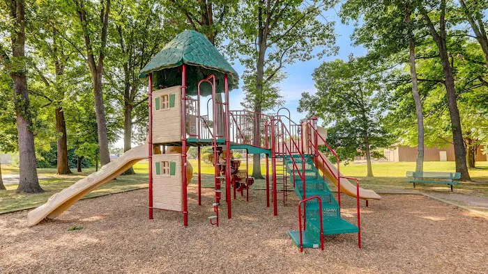 Windsor Woods Village Picture 3