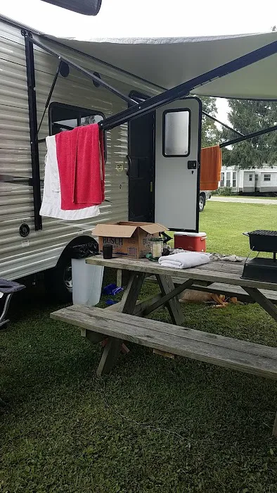 Leisure Lake Campground Picture 6