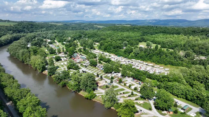 The Blue Canoe RV Resort Picture 5