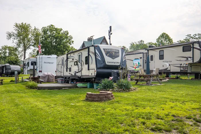 The Blue Canoe RV Resort Picture 4