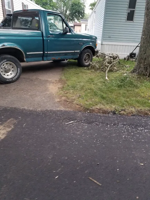 Maplewood Mobile Home Park Picture 7
