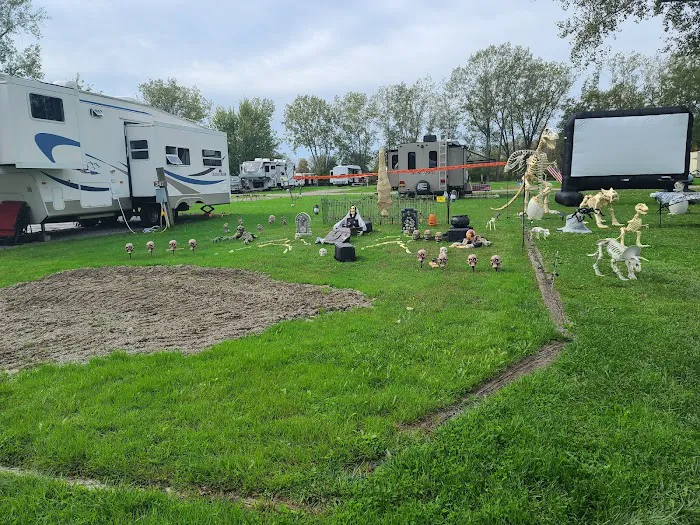 Niagara's Lazy Lakes Camping Resort Picture 6