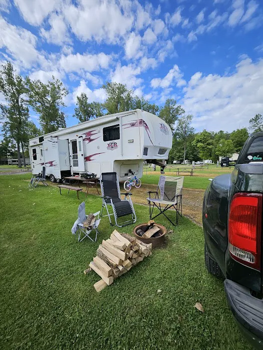 Niagara's Lazy Lakes Camping Resort Picture 8