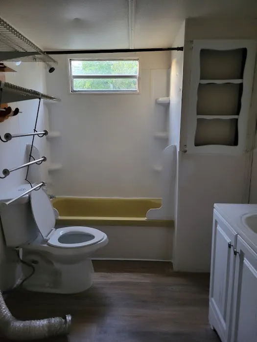 Maple's Mobile Home Park Picture 2