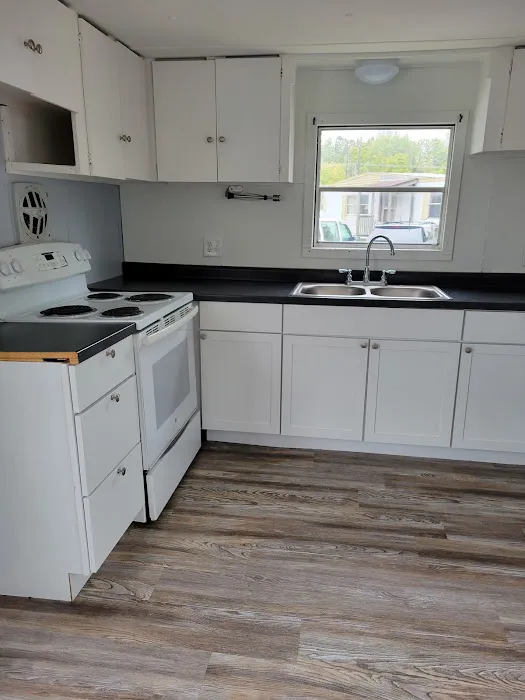 Maple's Mobile Home Park Picture 10