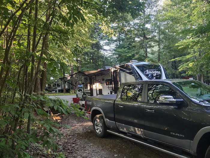 Paradise Bay Park Family Campground Picture 9