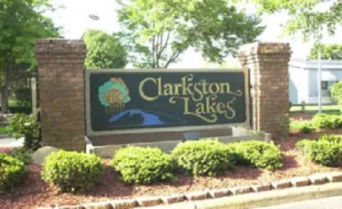 Quality Homes - Clarkston Lakes Picture 10