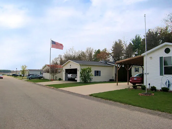 Algoma Estates Manufactured Home Community Picture 9