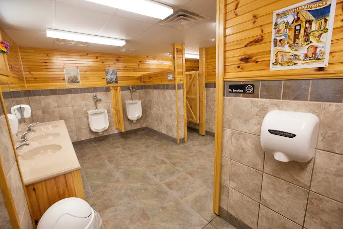 Yogi Bear's Jellystone Park at Kozy Rest Picture 2