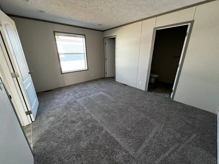 Point West Manufactured Home Community Picture 9