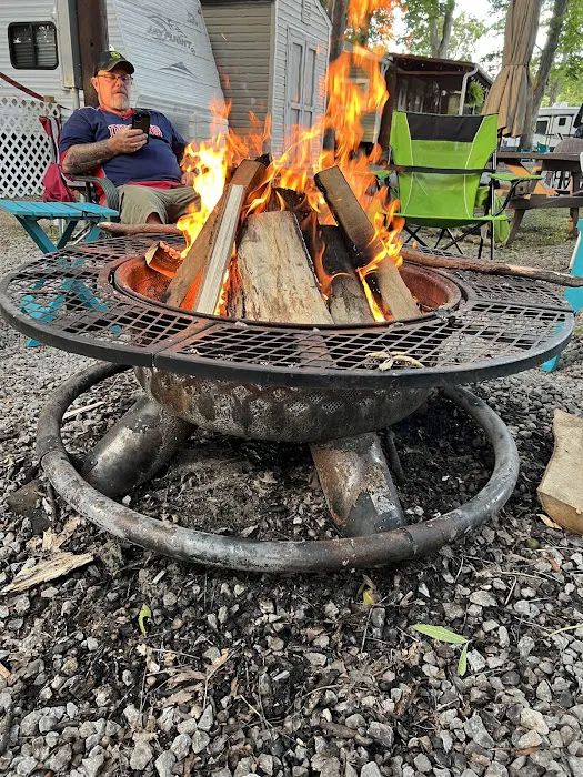 Cozy Oaks RV Resort Picture 3