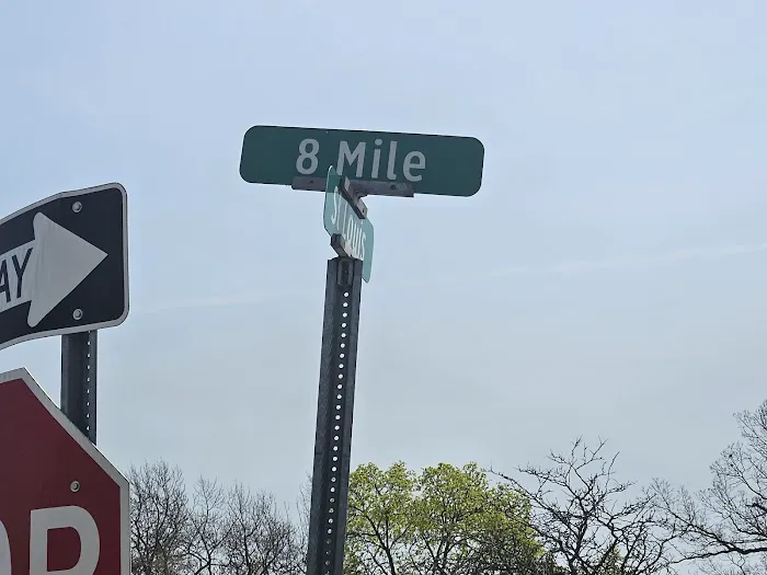 8 Mile Moblie court Picture 1
