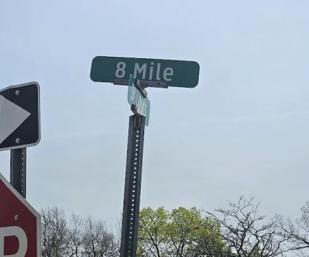 8 Mile Moblie court