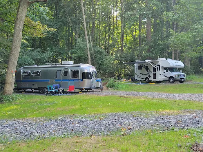 Brooklyn Heights Riverfront Campground Picture 2