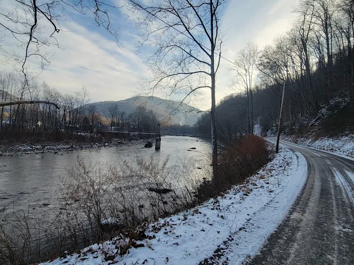 Brooklyn Heights Riverfront Campground Picture 3
