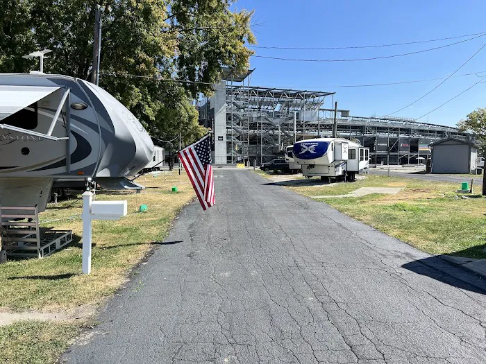 Speedway RV Park Picture 3