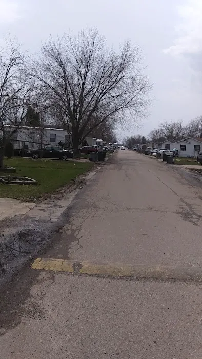 Three Oaks Estates Mobile Home Park Picture 1