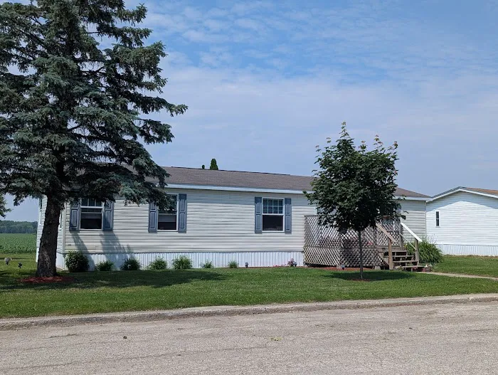 Neighbors of Parkwood Village Manufactured Home Community Picture 3