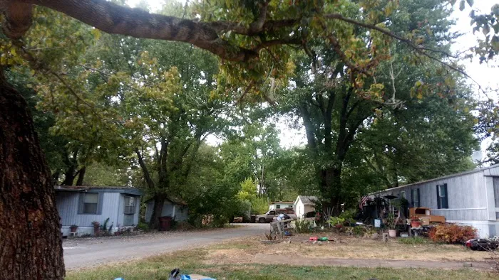 Maple Grove Mobile Home Park Picture 2