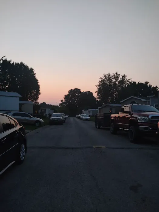 Suburban Pointe Mobile Home Park Picture 6