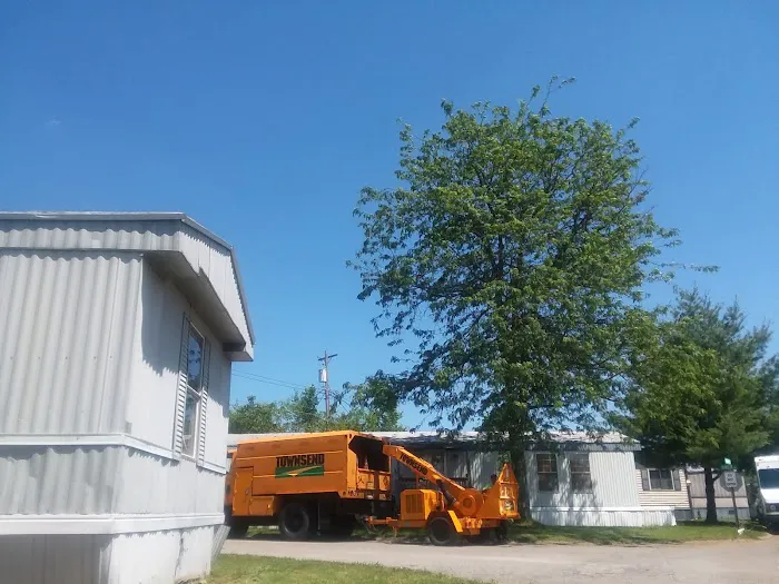 Suburban Pointe Mobile Home Park Picture 10