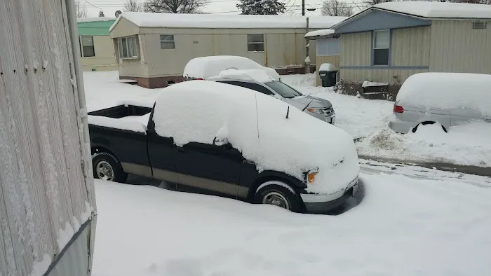 Suburban Pointe Mobile Home Park Picture 5