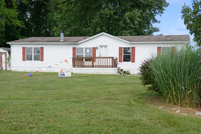 Amberly Pointe Mobile Home Park Picture 6
