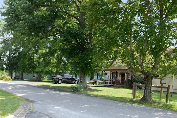 Amberly Pointe Mobile Home Park Picture 7