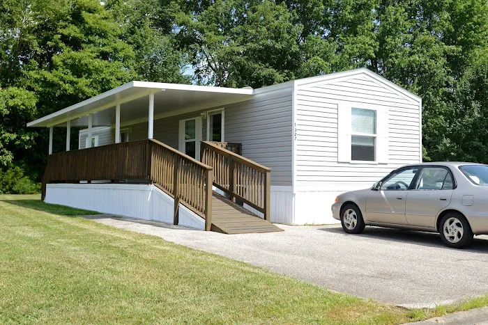 Amberly Pointe Mobile Home Park Picture 4