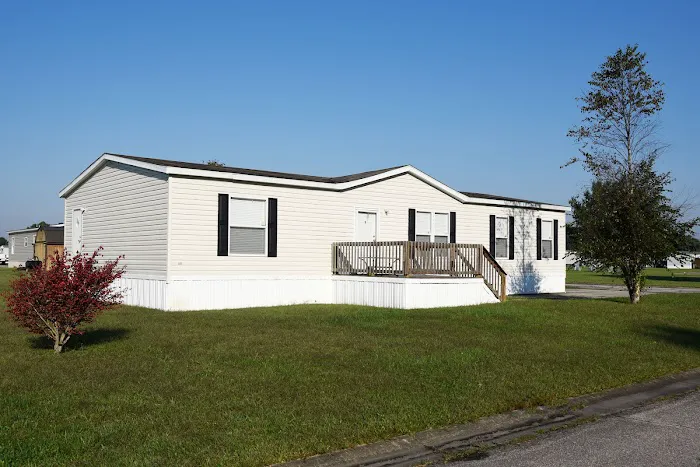 Amberly Pointe Mobile Home Park Picture 2
