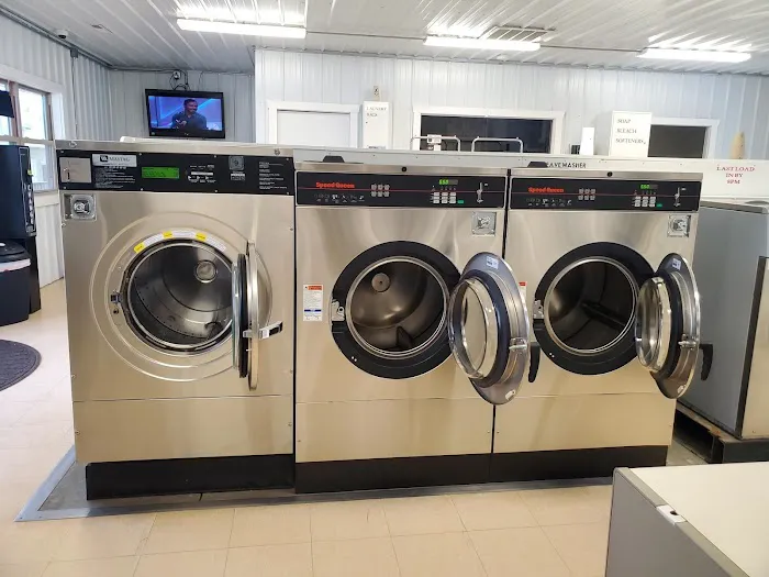 Varlas Campgrounds, RV Mobile Home Parts, Laundromat & Propane Sales Picture 5