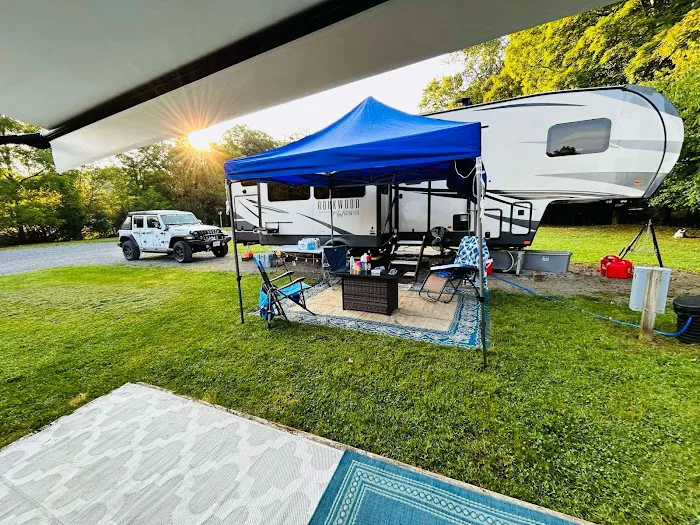 Hollybrook Farm Campground Picture 5