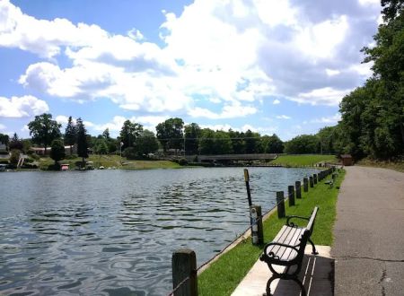 Mona Lake Mobile Homes Park