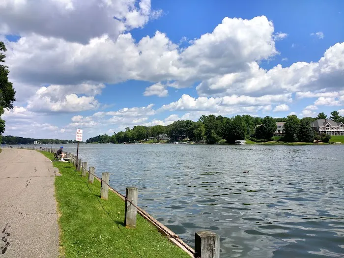 Mona Lake Mobile Homes Park Picture 2