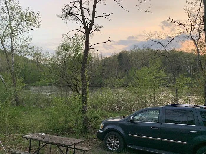 Gala River Front Campground Picture 3