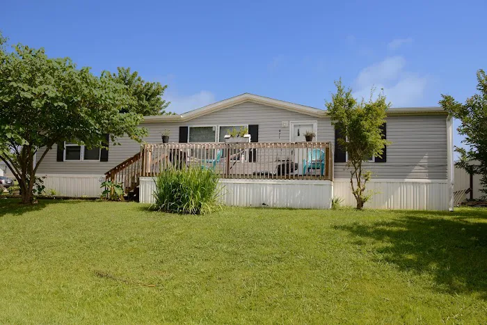 Adams Pointe Mobile Home Park Picture 2