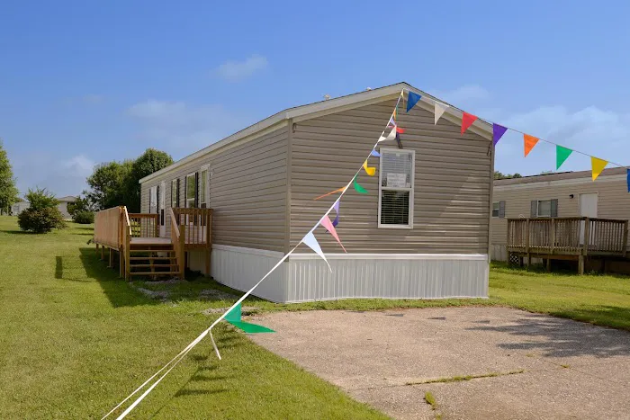 Adams Pointe Mobile Home Park Picture 8
