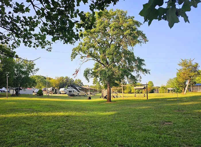 Paradise Lake Family Campground Picture 10